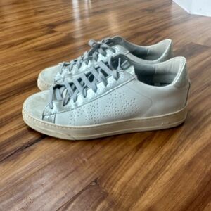 P448 Jack sneaker women’s size 10 (EU40).